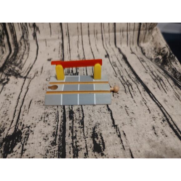 Thomas and Friends wooden railway railroad crossing round ball connectors - Picture 1 of 4